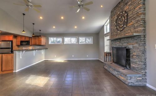 87 Pleasant Vw Rd, Derby CT 06418-2419 exterior