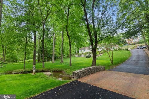 8751 Brook Rd, Mc Lean VA  22102-1507 exterior