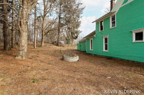 212 1st St, Fennville, MI 49408-5121