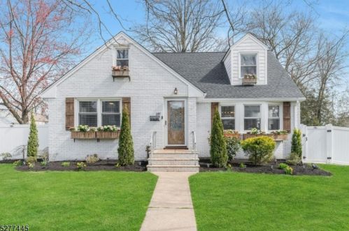 15 Harding Ave, Clark, NJ 07066-2546