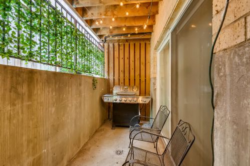 823 Lill Ave, Chicago IL  60614-6397 exterior