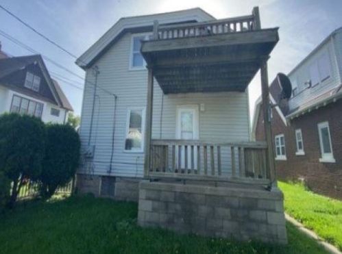 3225 27th St, Milwaukee, WI 53215-4301