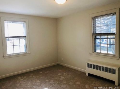 27 Lansdale Ave, Milford CT 06460-5153 exterior