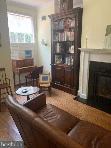 219 Royal St, Alexandria VA  22314-2626 exterior