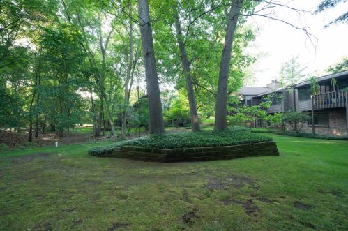 919 Essex Cir, Kalamazoo MI 49008-2349 exterior