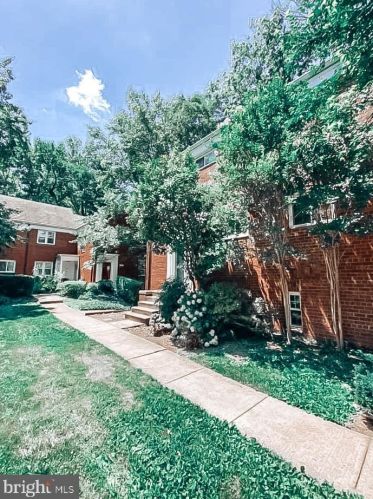 1258 Martha Custis Dr, Alexandria VA  22302-2016 exterior