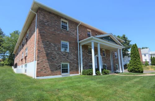 84 Broad St, Meriden, CT 06450-6525