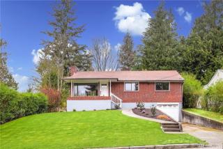322 159th St, Seattle, WA 98155-5726
