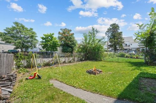 18 Daniel Ave, Providence RI 02909-4714 exterior