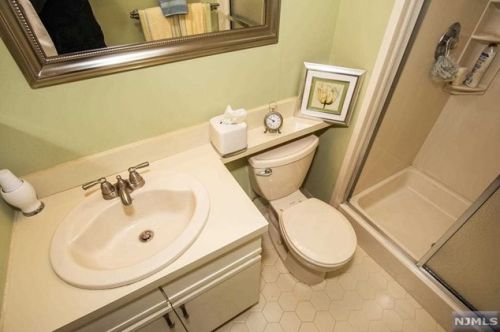 351 Cottonwood Way, Mahwah NJ 07430-2081 exterior