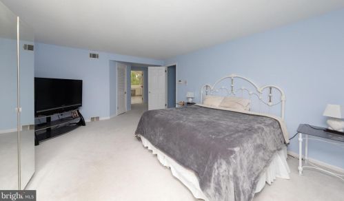 2076 Packard Ave, Huntingdon Valley PA 19006-6418 exterior