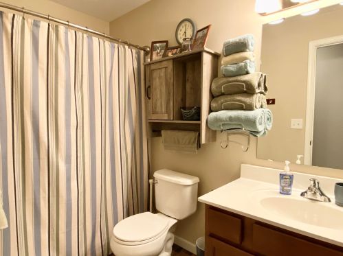 554 Oak Mdw Dr, Middlevle MI 49333-8478 exterior