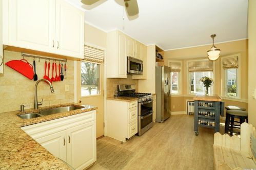 145 Chester St, Valley Stream NY 11580-4210 exterior