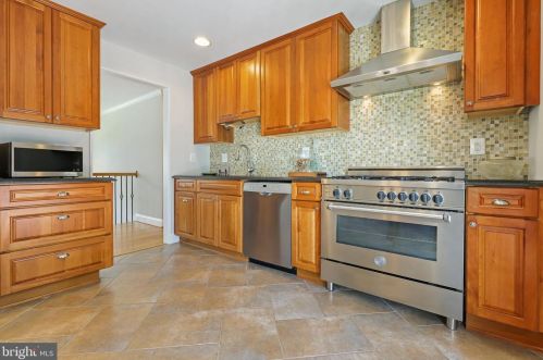 6527 Divine St, Mc Lean VA 22101-4623 exterior