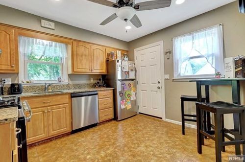 46 Delaware Ave, Dumont NJ  07628-2408 exterior