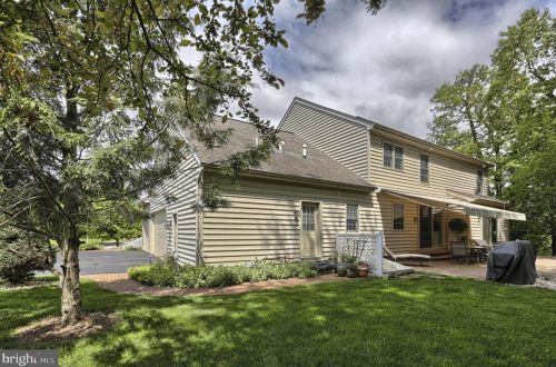 1014 Peggy Dr, Hummelstown PA 17036-9025 exterior