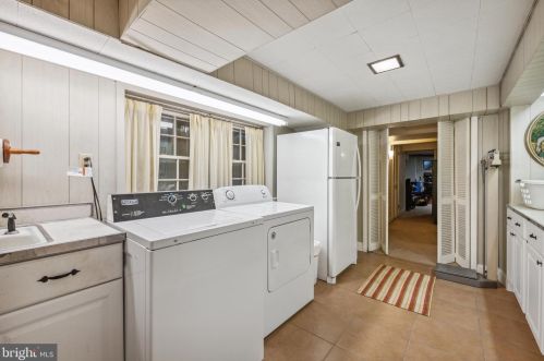 34 Long Dr, Trenton NJ 08648-2714 exterior