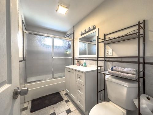 68 Mowry St, Providence RI 02908-2532 exterior