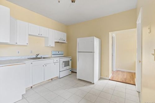 78 Clinton St, Poughkeepsie NY 12601-4221 exterior