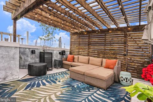 2225 Christian St, Philadelphia PA 19147-3710 exterior