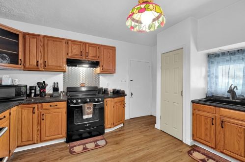 1614 Davis Ave, Pittsburgh PA 15212-1808 exterior