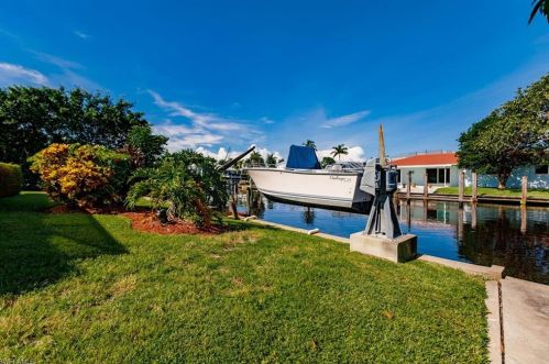 1700 Sandpiper St, Naples FL 34102-1508 exterior