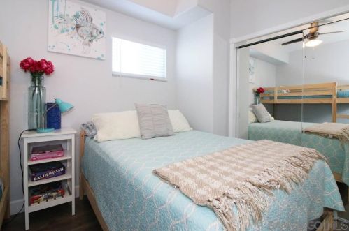 1146 Garnet Ave, San Diego CA 92109-2833 exterior