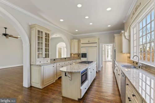 5802 Bent Twig Rd, Mc Lean VA 22101-1806 exterior