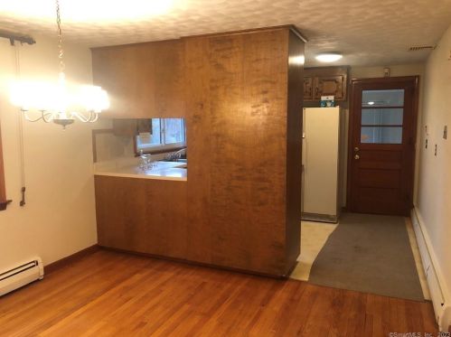 20 Elan St, Enfield CT 06082-5504 exterior