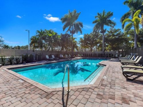 1641 Serrano Cir, Naples FL 34105-4953 exterior