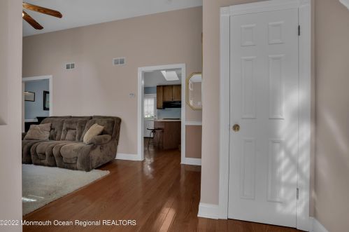 984 Woodlane Rd, Jackson Twp NJ 08527-1556 exterior