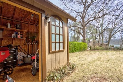 2476 Jefferson Ter, Atlanta GA  30344-2743 exterior