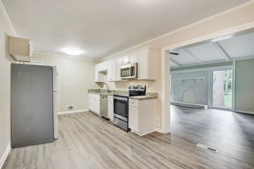 3568 Glenview Cir, Atlanta GA  30331-2412 exterior