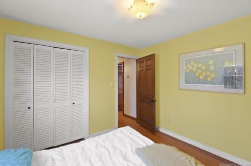 124 Center St, Windsor Locks CT 06096-2708 exterior