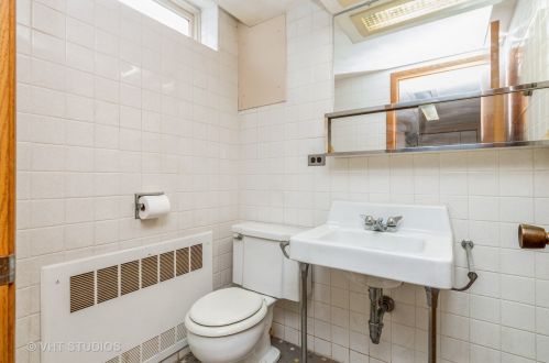 7542 Ainslie St, Chicago IL 60630-2302 exterior