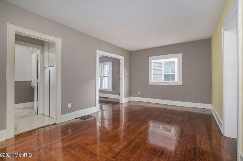 606 Axtell St, Kalamazoo, MI 49008-1304