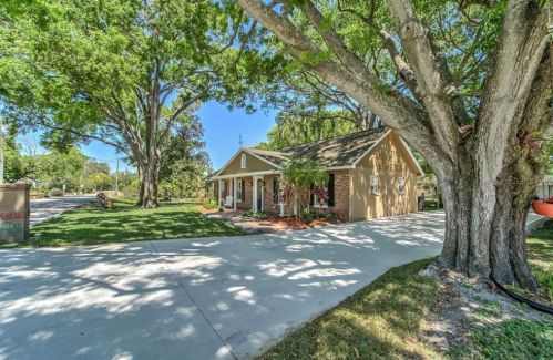 8919 Arrawana Ave, Tampa FL 33614-1810 exterior