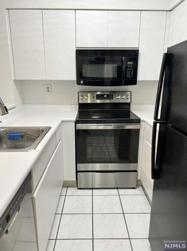 202 Nelson Ct, Edgewater NJ  07020-1631 exterior