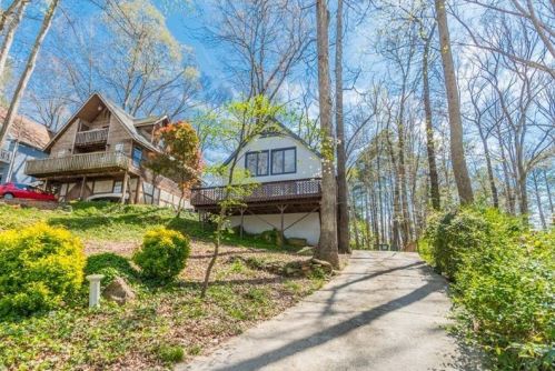 8439 Lake Dr, Lithonia GA  30039-6561 exterior