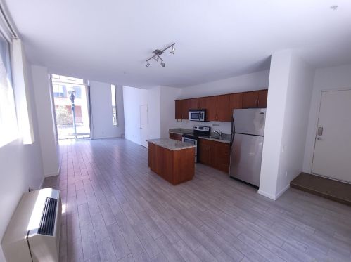 925 Hawthorn St, San Diego, CA 92101-1702