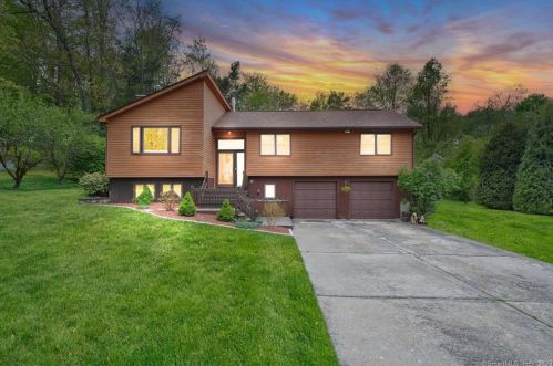 10 Northfield Rd, Enfield, CT 06082-4240