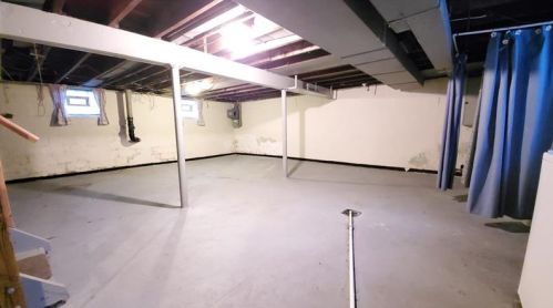 5323 Halchess St, Pittsburgh PA 15207-2309 exterior