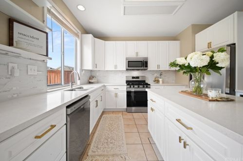 42071 Orange Blossom Dr, Temecula CA 92591-5543 exterior