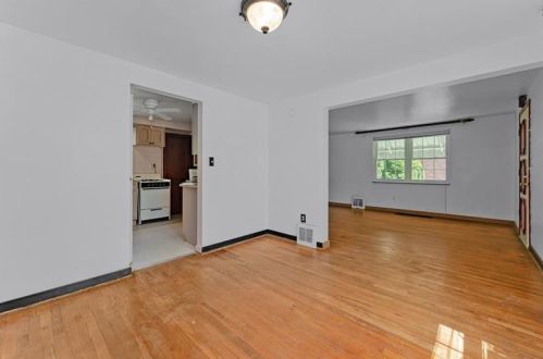 1206 Cir Dr, Pittsburgh PA 15221-4502 exterior