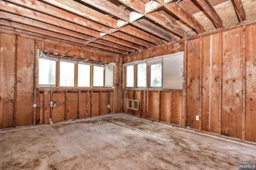 25 Sparrowbush Rd, Upper Saddle River NJ 07458-1420 exterior