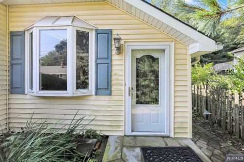 34 Glenview Ter, Cresskill, NJ 07626-2519