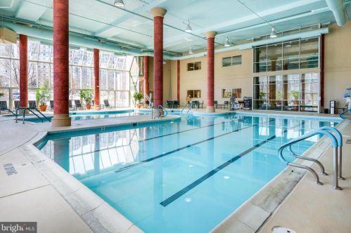 19385 Cypress Ridge Ter, Leesburg VA  20176-5162 exterior