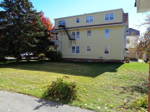 84 Sharon St, Providence, RI 02908-3415