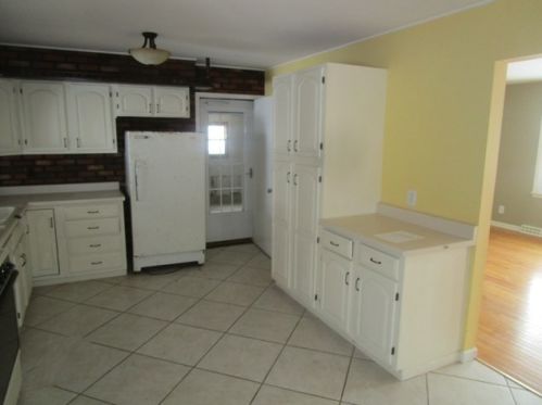 817 Gerry St, Bull Valley IL 60098-3606 exterior