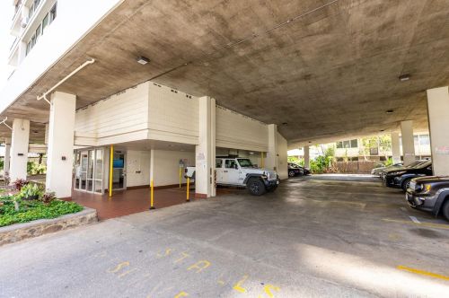 2421 Tusitala St, Honolulu HI 96815-3151 exterior